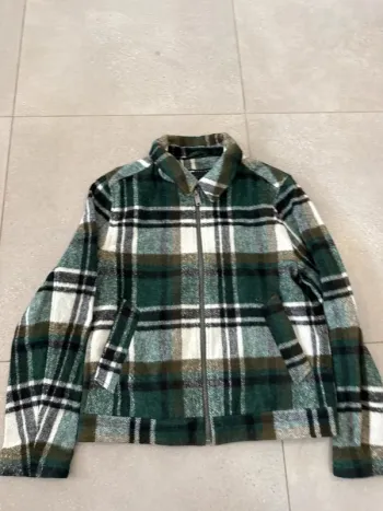 Blouson Asos, taille M, bon état mais il ya des petites tâches