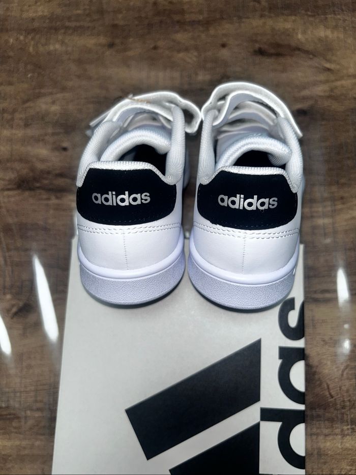 Baskets adidas neuf - photo numéro 3