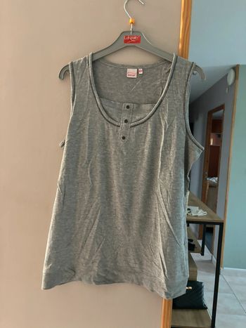 Débardeur gris avec boutons