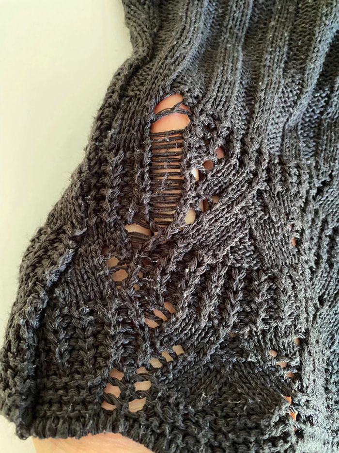 Pull crochet noir - photo numéro 4