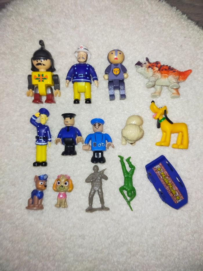 Lot divers petites figurines vintage et personnages Disney