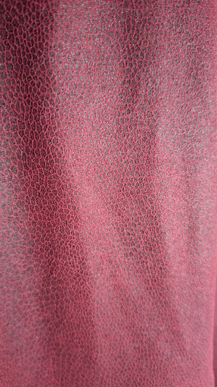 Robe douce bordeaux effet peau reptile - photo numéro 3