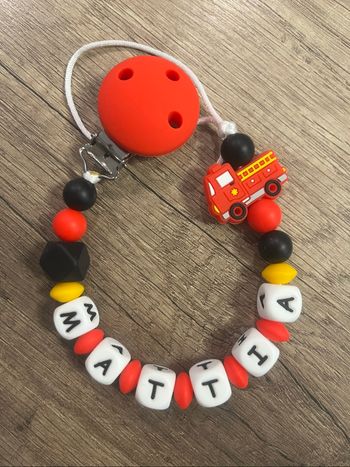 Attache tétine personnalisée Camion Pompier
