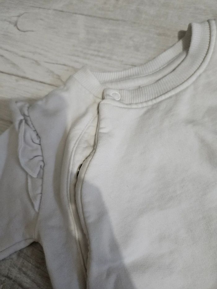 Pull disney / Taille 3 mois - photo numéro 2