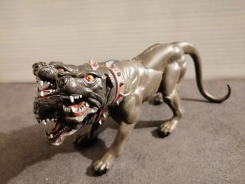 Figurine '' papo'' chien des enfers a 3 têtes