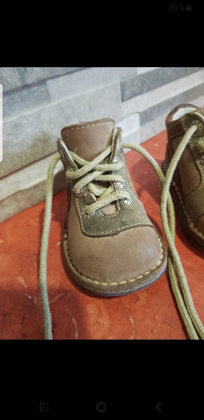 Chaussures garçon taille 18 - photo numéro 2