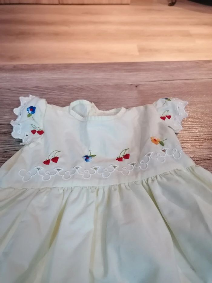 Robe jaune - photo numéro 3