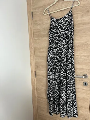Robe longue noir fleur blanche