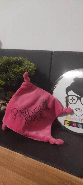 doudou carré plat rose princess star courronne strass paillettes noeuds