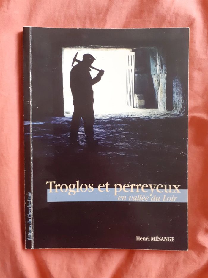 Troglos et pierreux en vallée du Loir - Henri Mesagne
