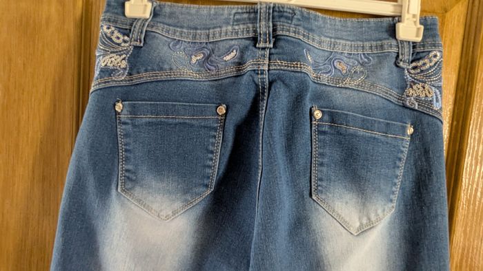 Jean bleu délavé. - photo numéro 4