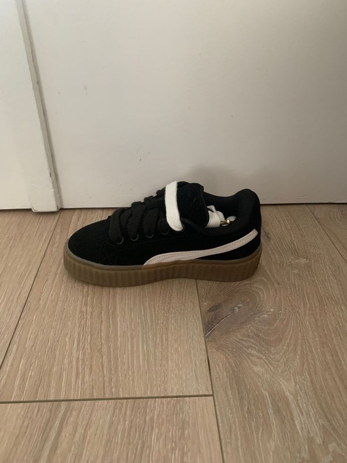 Basket Puma Fenty creeper noir neuve 
Taille 31 
Jamais portée

2 lacets un blanc et un noir⁸ - photo numéro 2