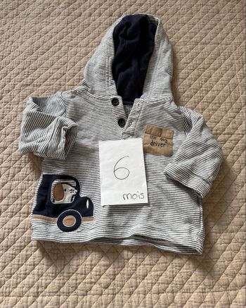 Pull à capuche / 6 mois