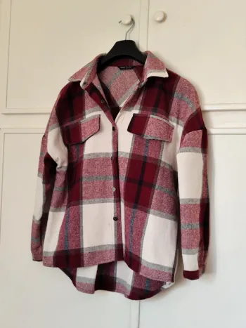 Jolie veste sur chemise a carreaux taille S
