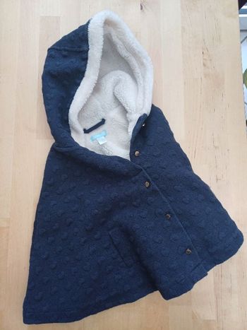 Cape avec fourure et capuche