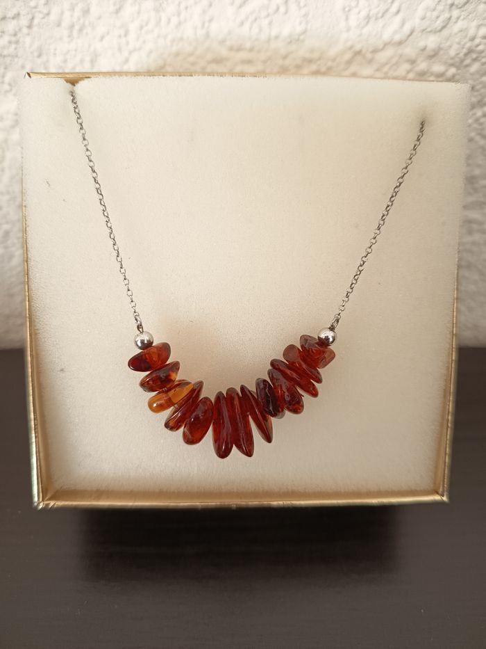Collier argent et ambre.