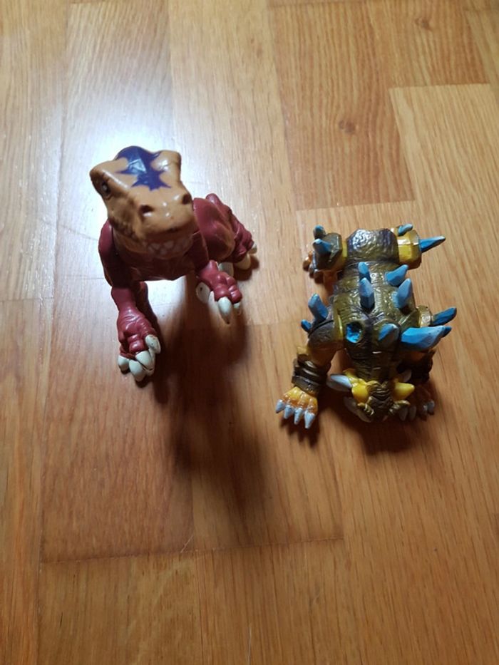 Tyrannosaure et dinosaure