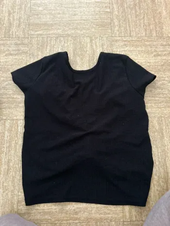 Teeshirt Kiabi noir dos ouvert