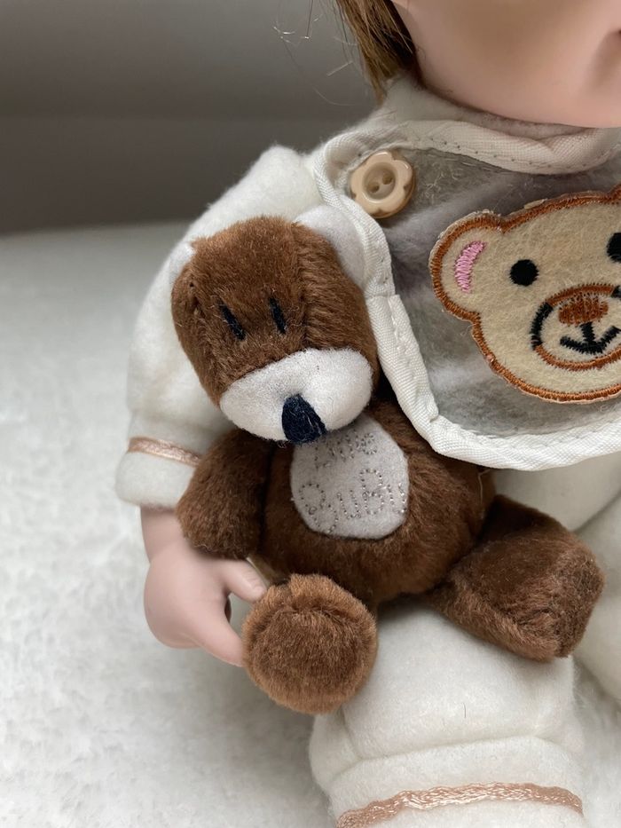 Jolie petite poupée de collection "poupées Carine" - photo numéro 3