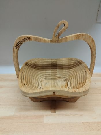 Dessous de plat bois en forme de pomme qui se transforme en coupe à fruits