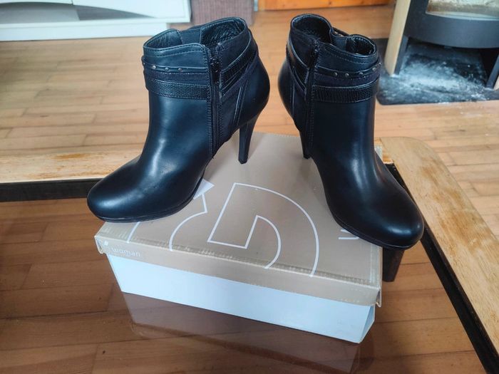 NEUF - Bottines noires à talons - photo numéro 5