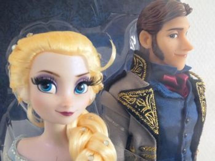 Poupée édition limitée elsa et Hans fairytale Disney NEUVE - photo numéro 3