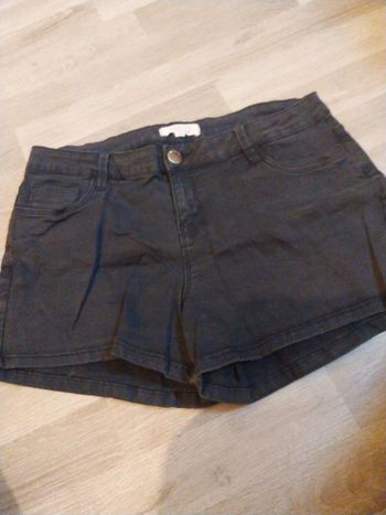 Short femme 38 cache cache