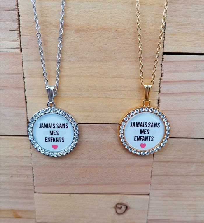 Collier personnalisé strass " Jamais sans mes enfants"