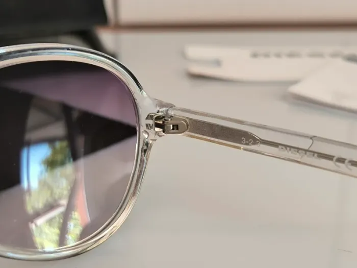 Neuf DIESEL lunettes de soleil UV2 - Monture transparente & verres gris / mauve dégradés - photo numéro 6