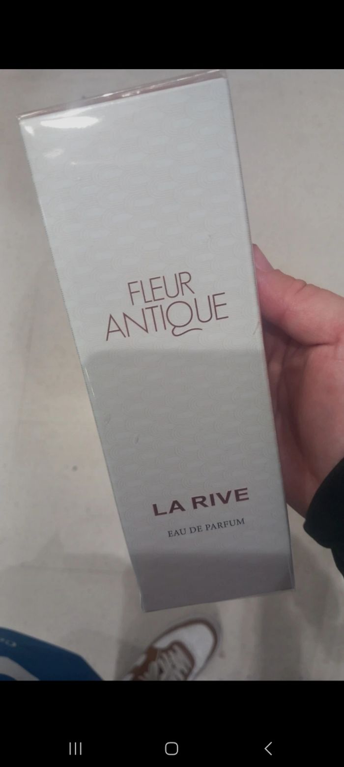 parfum fleur antique