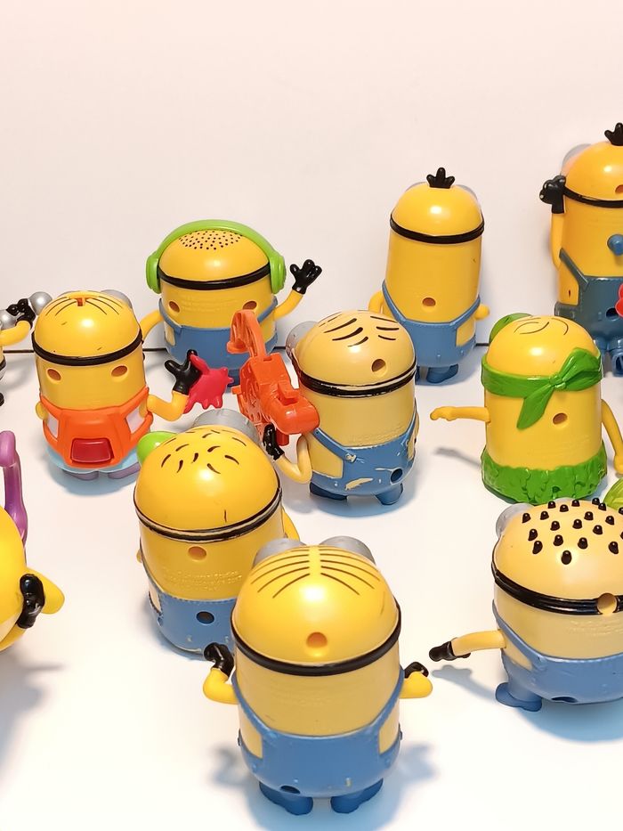 Gros lot 16 grande figurines vintage Moi moche et méchant , les minions 
Taille 11cm pour la plus grande - photo numéro 10