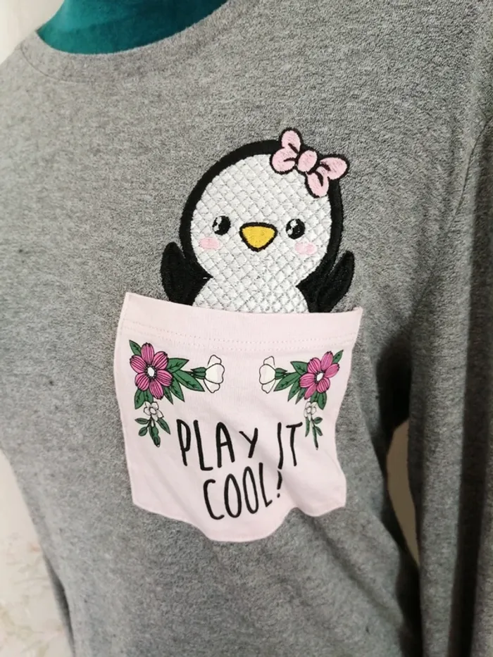Tee-shirt manches longues gris avec poche et broderie pingouin / fb sister / (L) - photo numéro 4