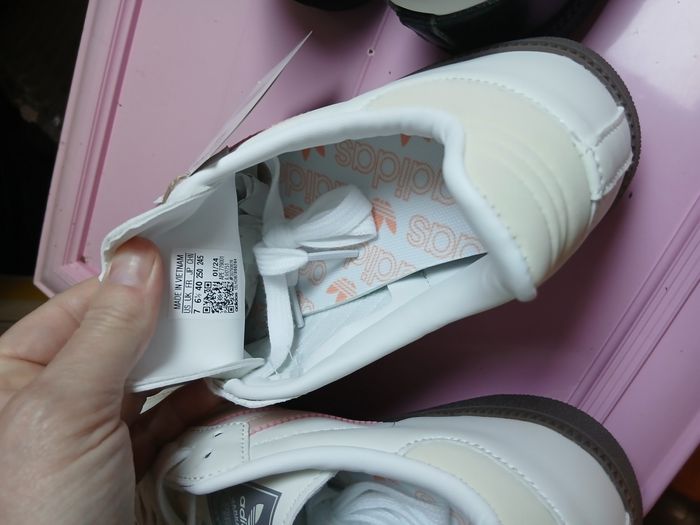 Paire de baskets Adidas T40 samba neuves Blanches/rose - photo numéro 4