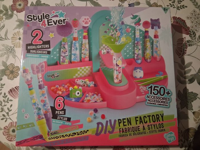 Fabrique à stylos et surligneurs. Neuf