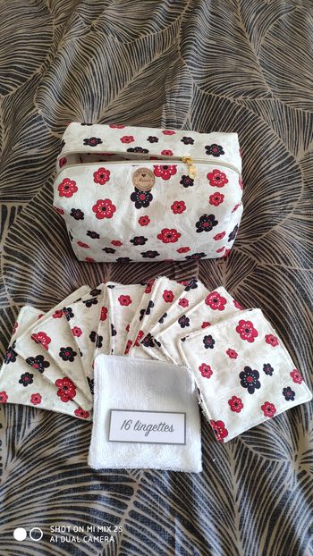 Trousse de toilette et ses 16 lingettes lavables neuf