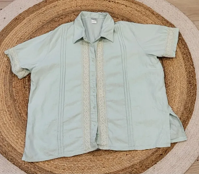 Chemise légère Damart brodée - Taille 52 - Vert pastel - Très bon état