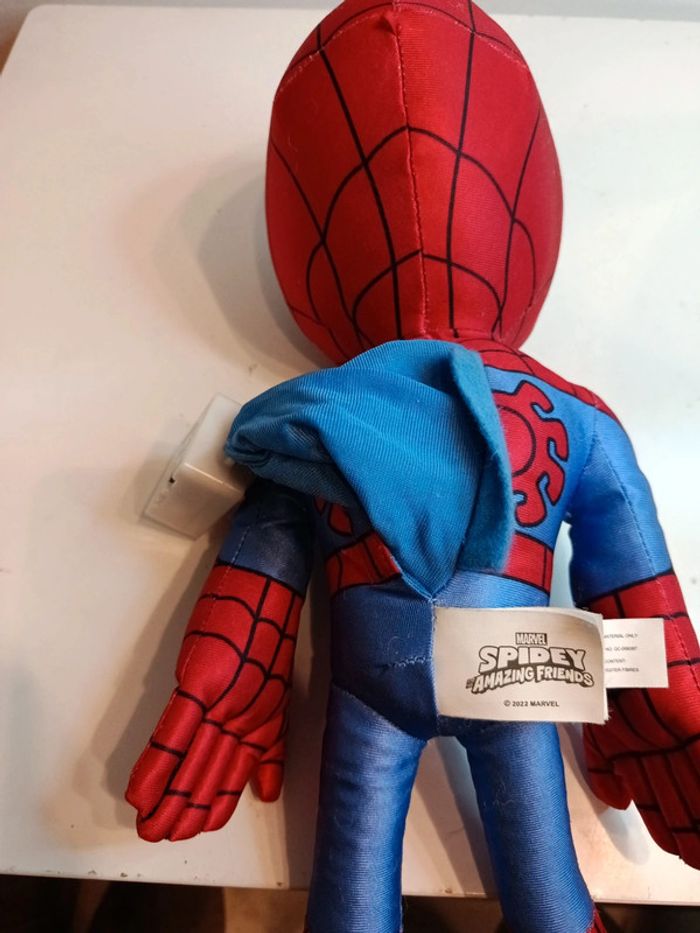 Figurine doudou marvel spidey - photo numéro 3