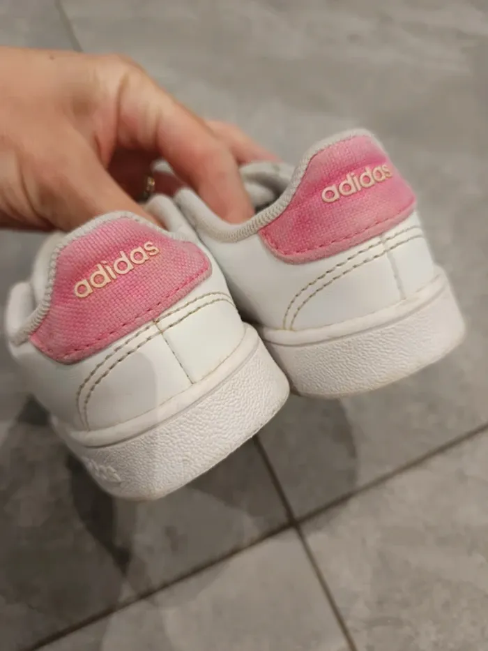 Basket adidas blanche 24 - photo numéro 3