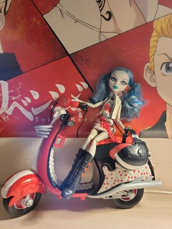 Monster High Ghoulia Yelps et son scooter