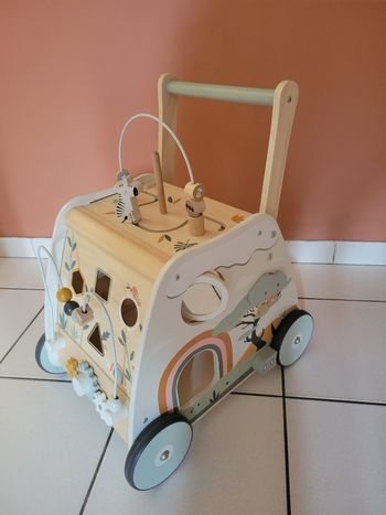 Chariot de marche en bois