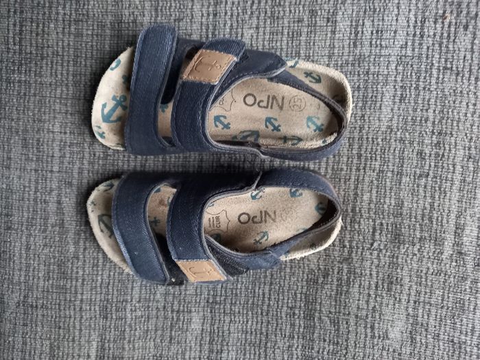 Nu pieds garçon 25 - photo numéro 3