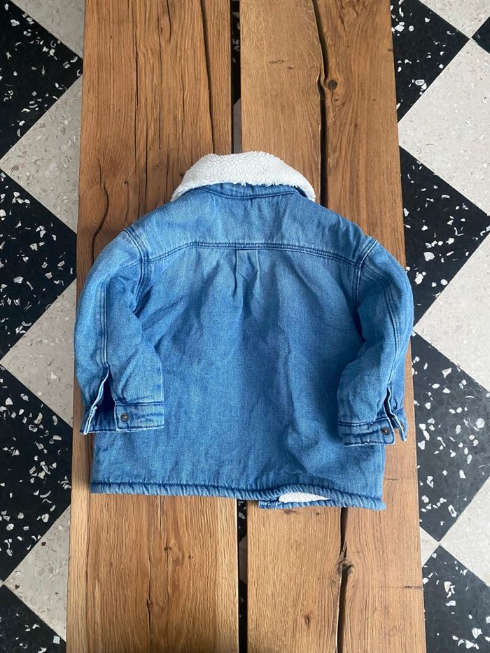 Veste en jean doublée moumoute – KIABI – Taille 3 ans (90-97 cm) - photo numéro 2