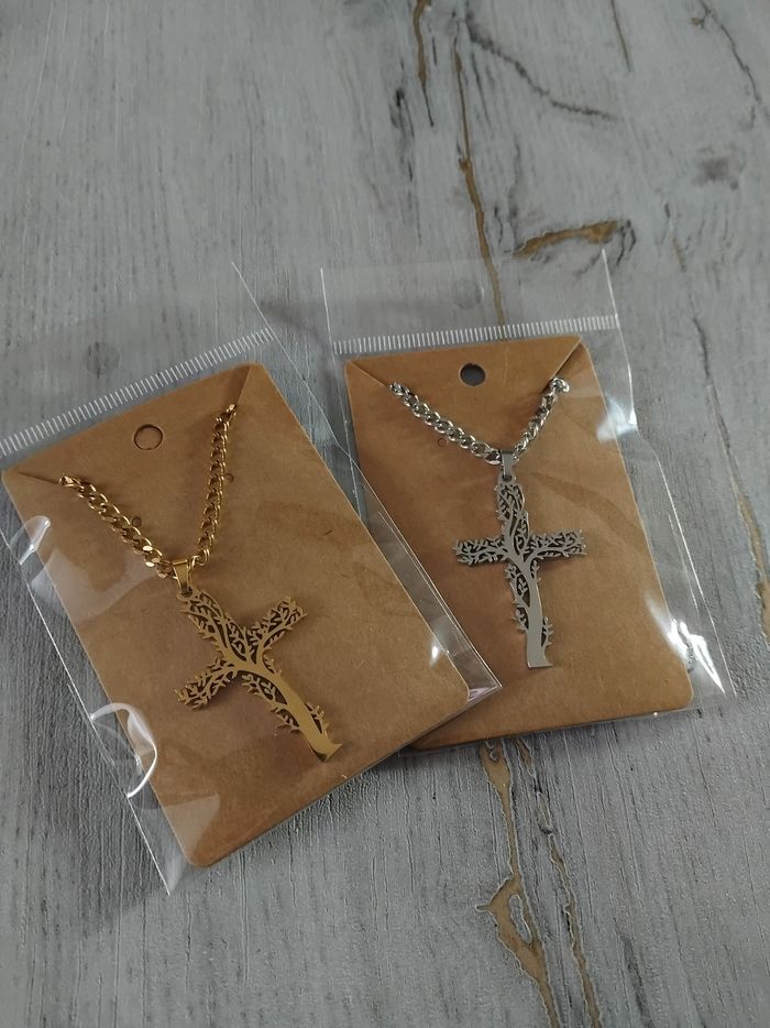 Lot 2 colliers neufs