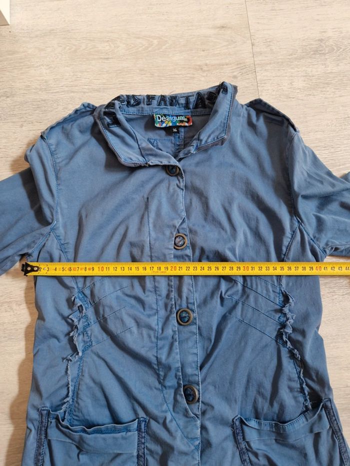 Veste courte bleue desigual indiquée taille 36 mais convient mieux à un 34 - photo numéro 6