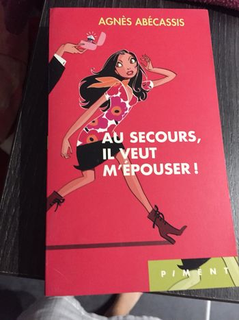 Livre « Au secours, il veut m’épouser !