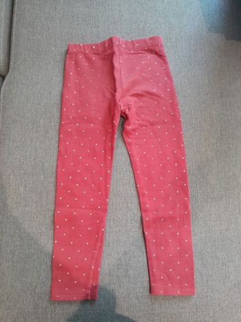 Leggins 6ans rouge et doré
Petite tâche voir dernière photo