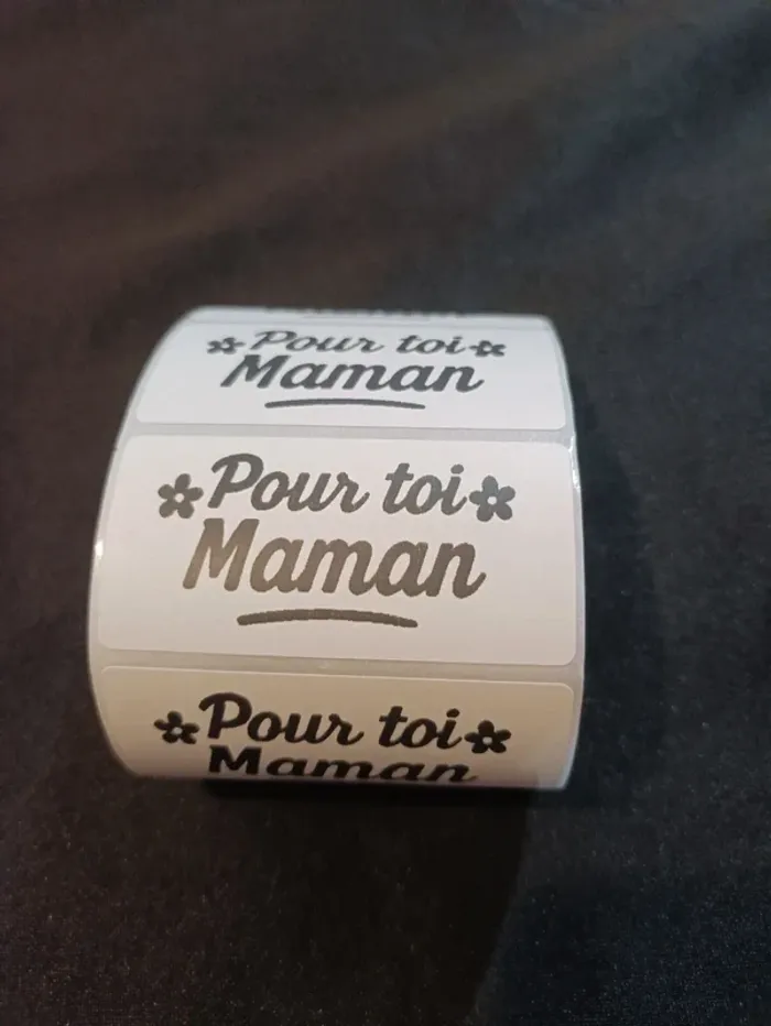 Lot de 25 étiquettes “Pour toi Maman” 60×30 mm Spécial cadeaux et emballages personnalisés