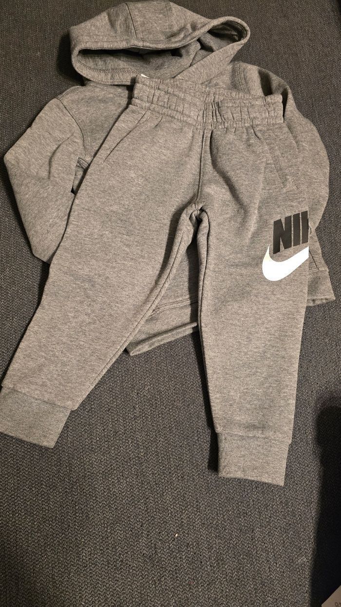 Neuf (non porté)🏷🤩🤩🤩 jogging molleton nike 3 ans garçon😍😍😍 - photo numéro 4