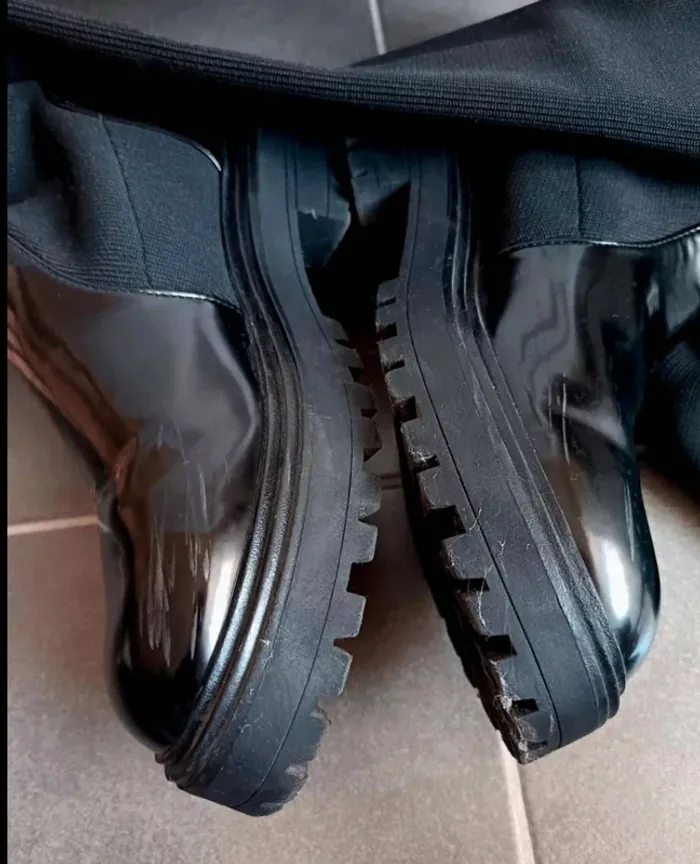Bottes cuissardes  chaussettes vernis - photo numéro 5