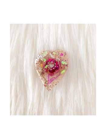 Broché en forme de coeur en résine époxy avec paillettes style coquette